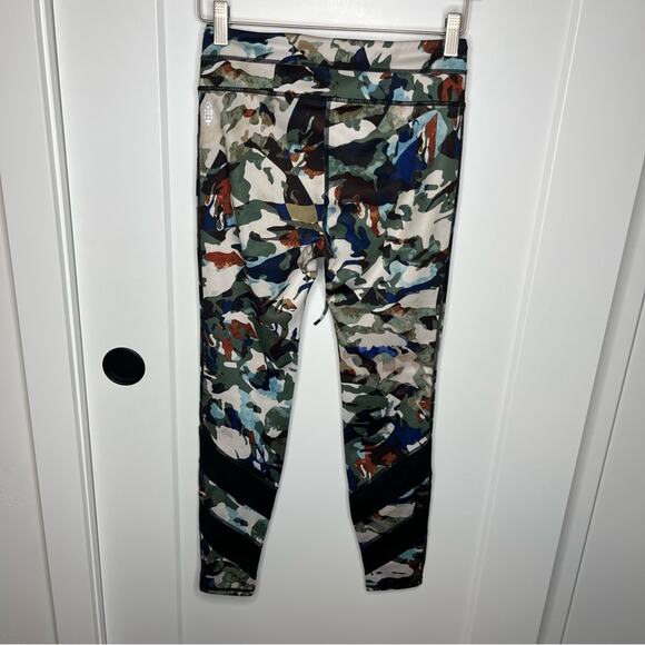 Free People FP Movement Daybreak Camo Print Mesh Drawstring Leggings Size XS - Picture 6 of 8
